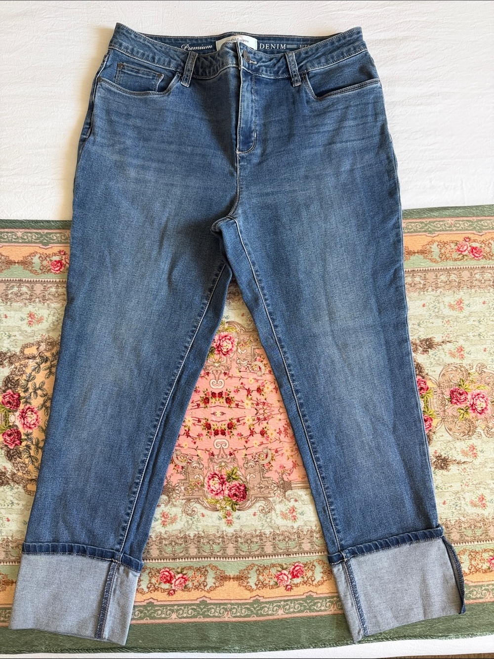 Croft & Barrow|Medium Washed Blue Boyfriend Cuffed Jeans| Size 12| EUC